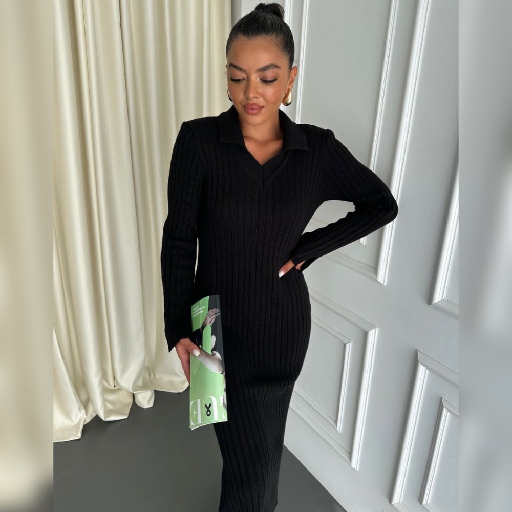 BLACK RIBBED KNIT DRESS
